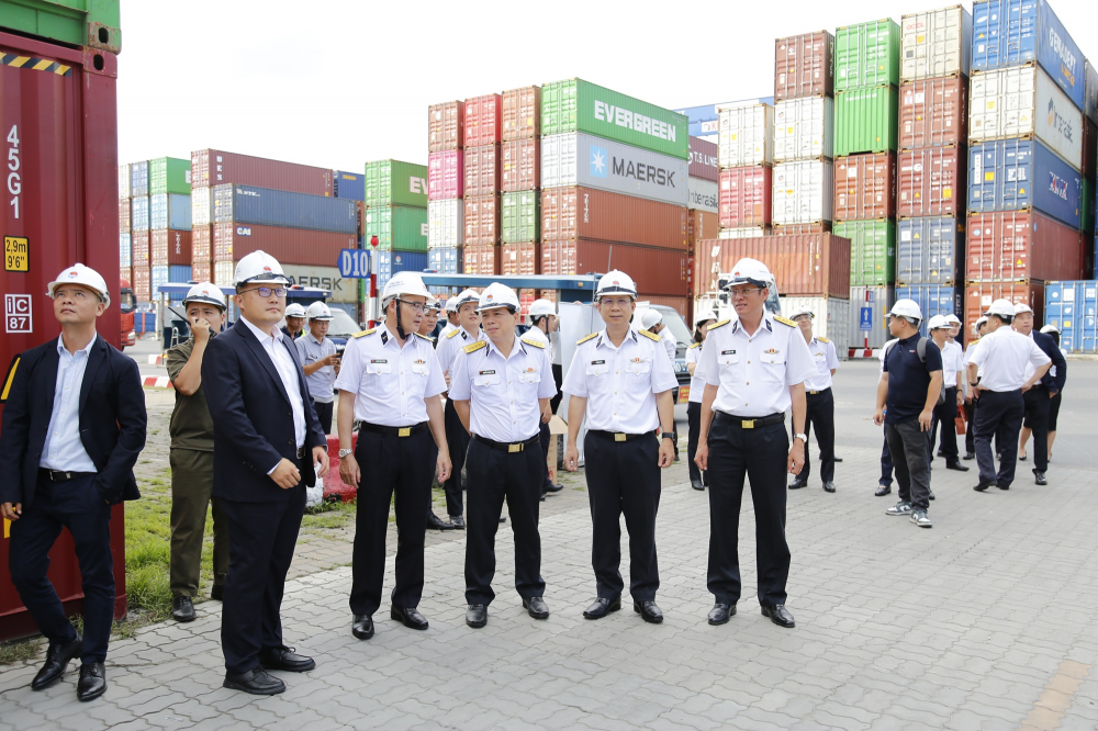 12臺GENMA品牌輪胎吊成功交付丨獲越南當地媒體廣泛關注(圖2) 12臺GENMA品牌輪胎吊成功交付丨獲越南當地媒體廣泛關注(圖2)